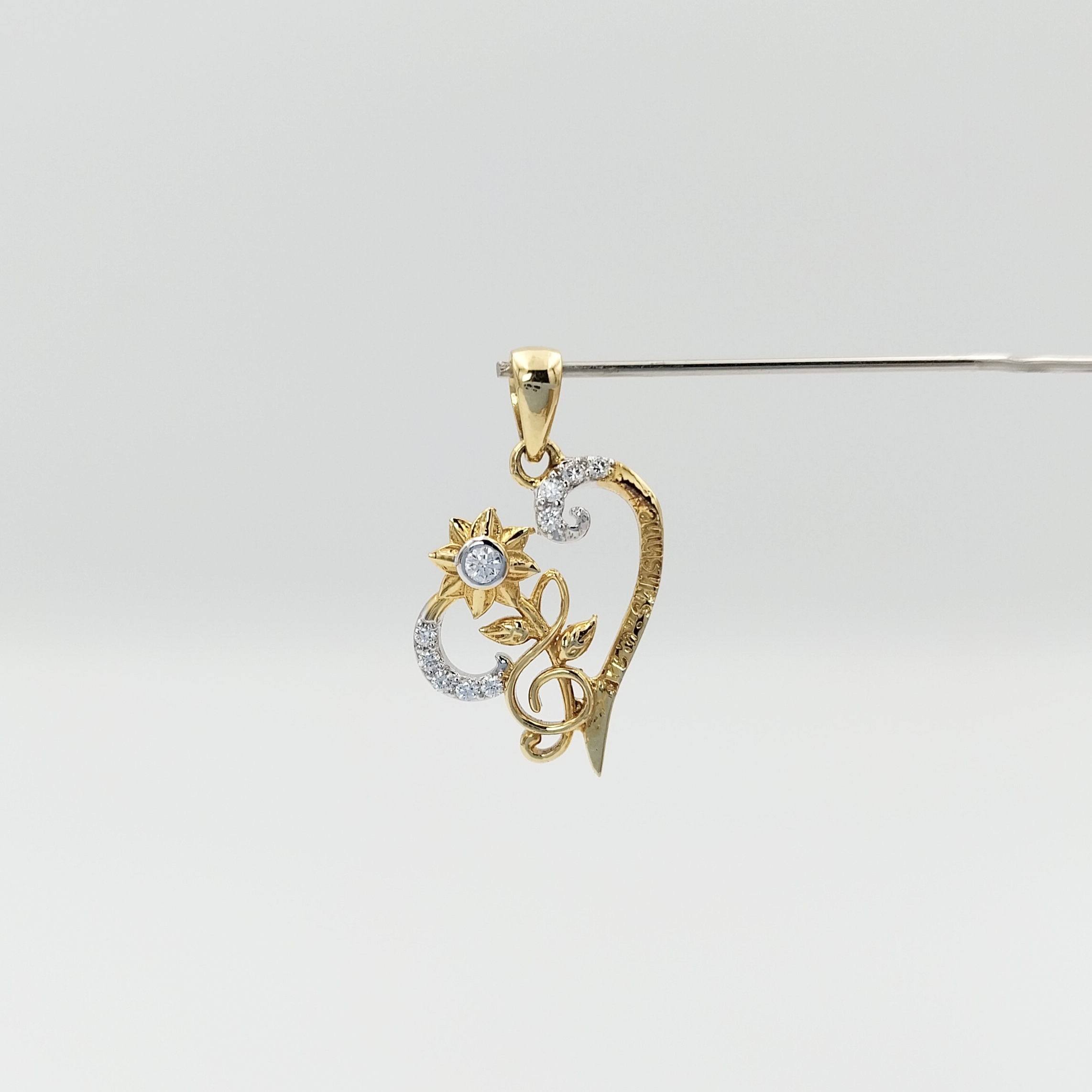 Tropical Heart, Diamond pendent