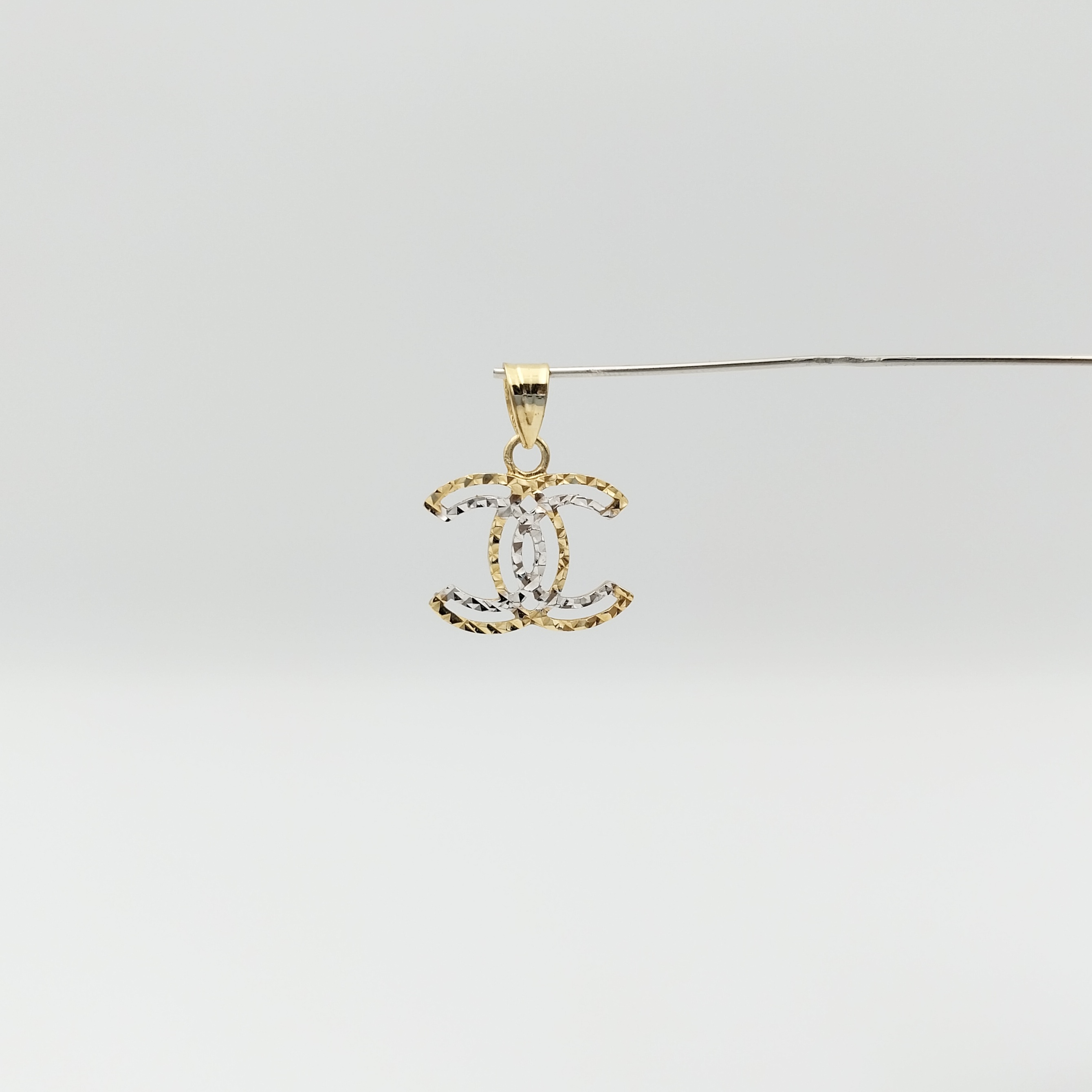 Chanel logo 18k pendent