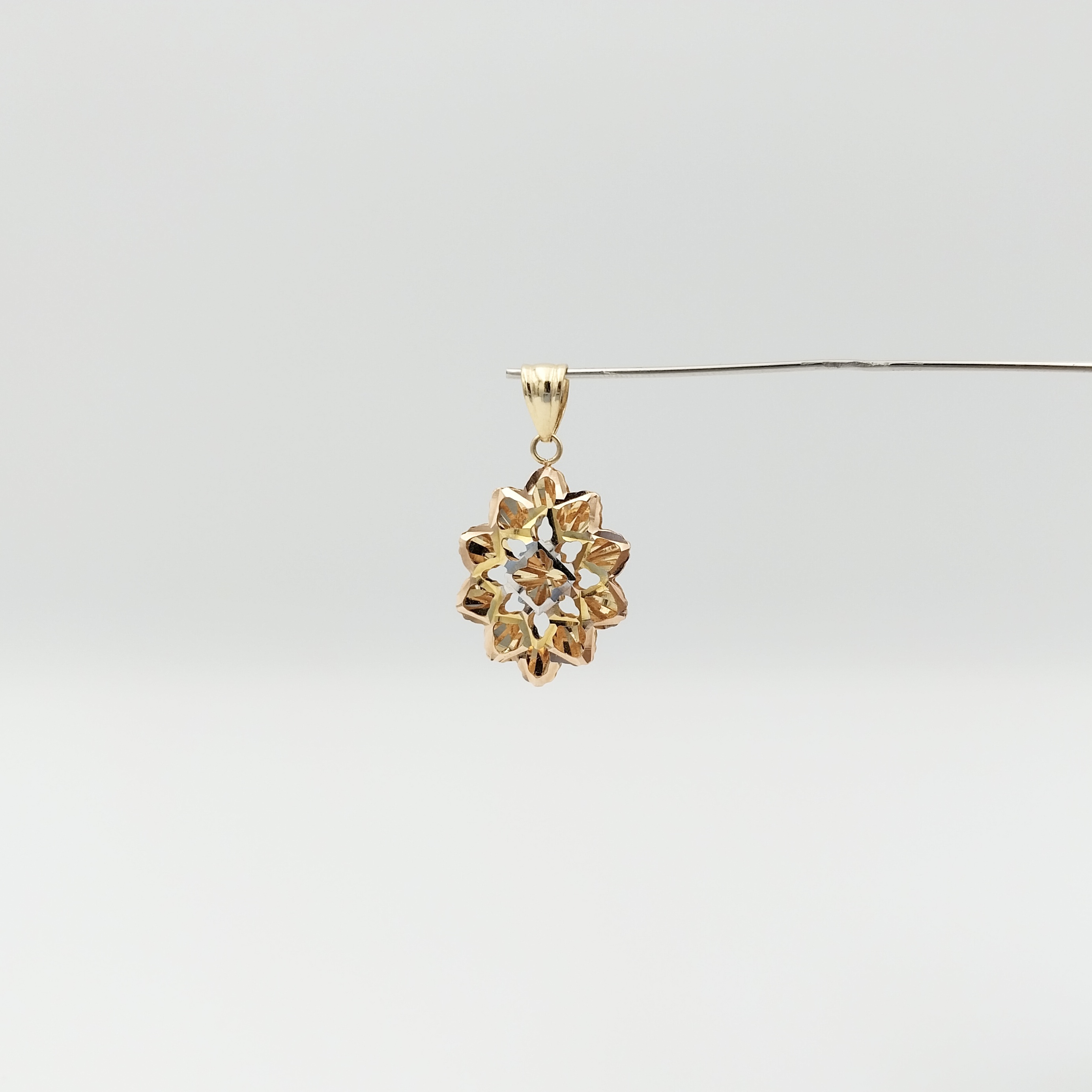 Simple Floral 18k pendent