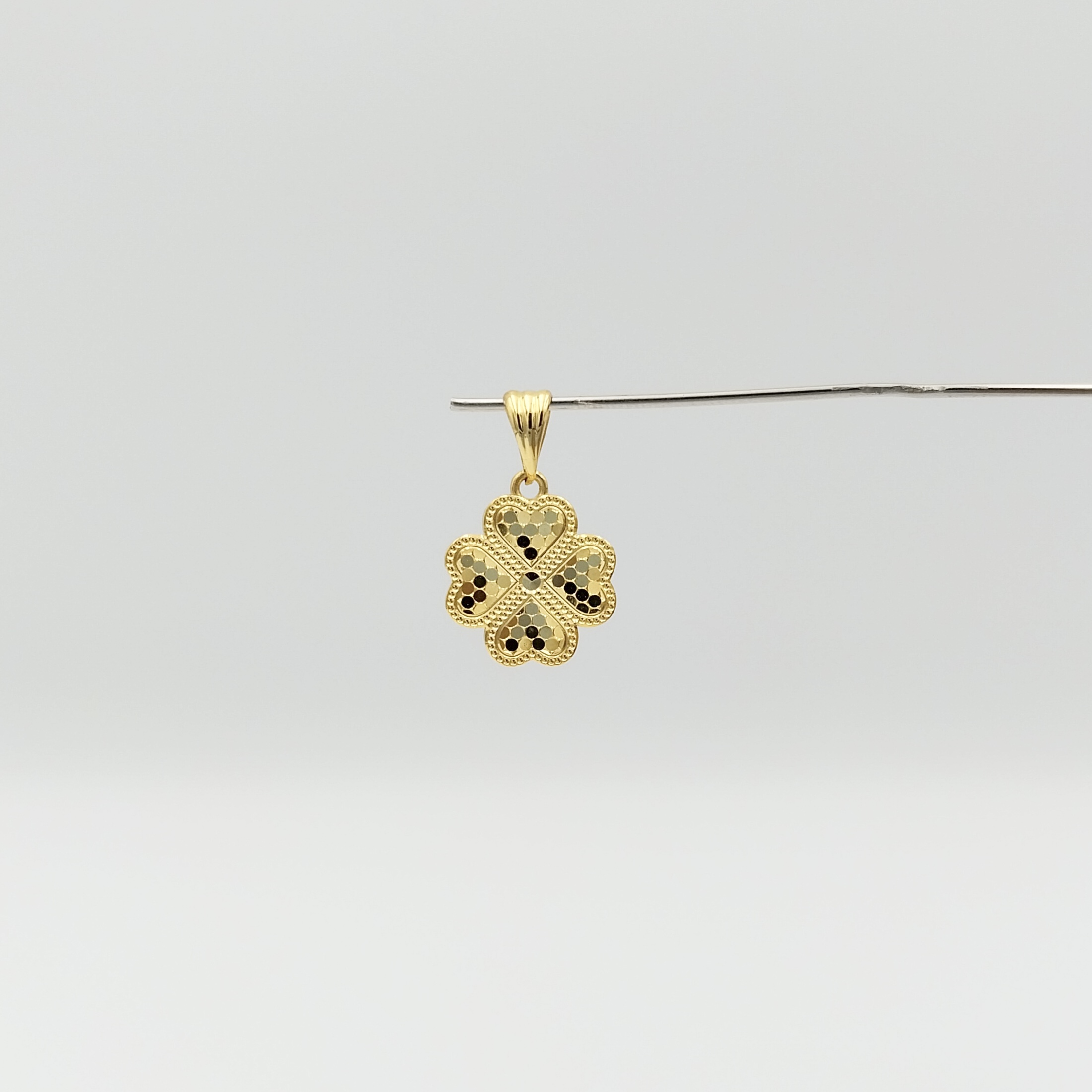 Clover 18k pendent