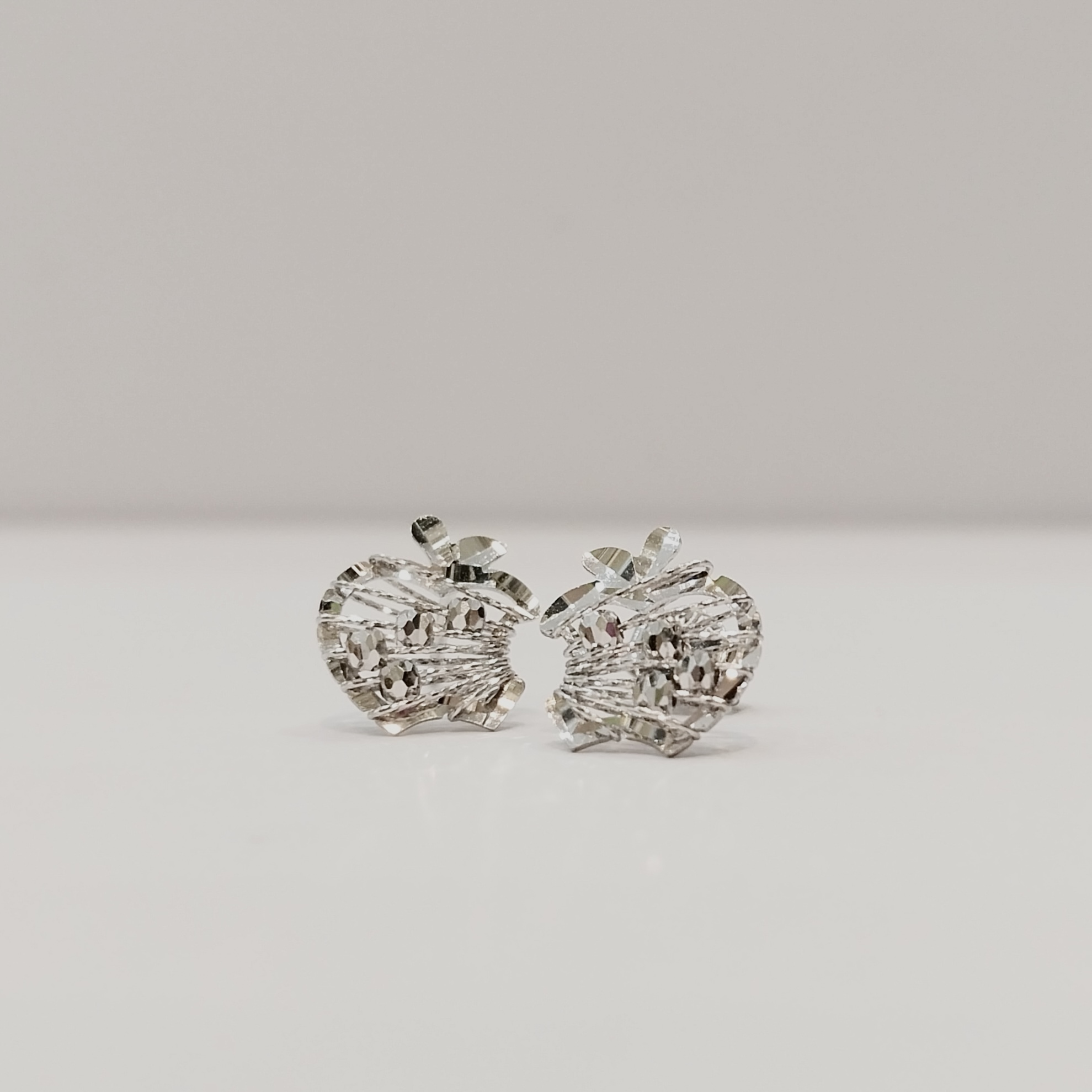 Apple, white 18k earring