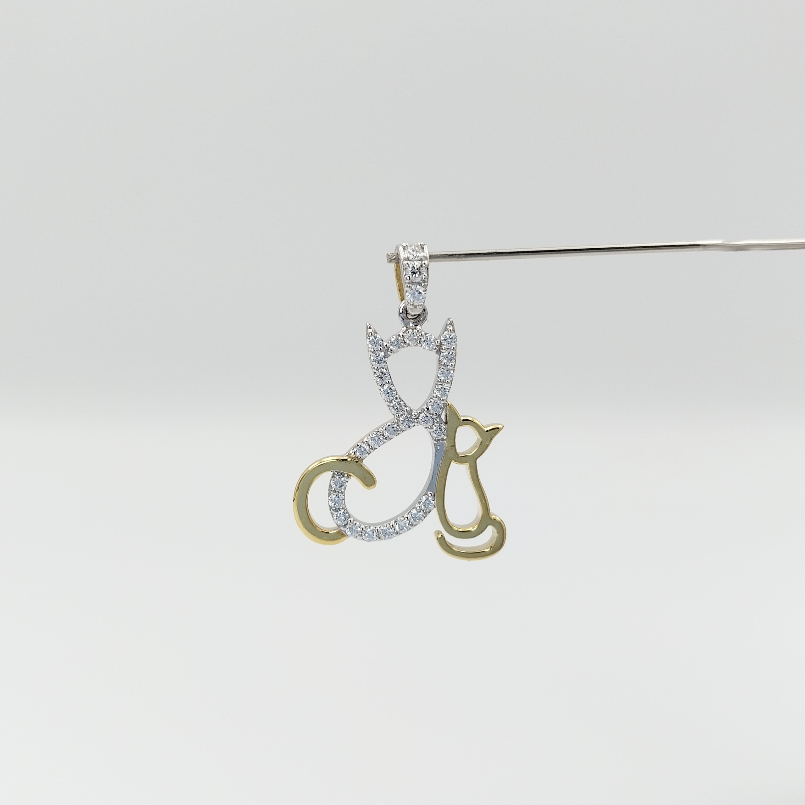 Kitty, Diamond pendent